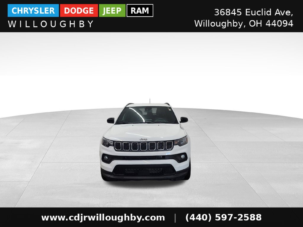 Used 2024 Jeep Compass Latitude AWD/4WD image 2
