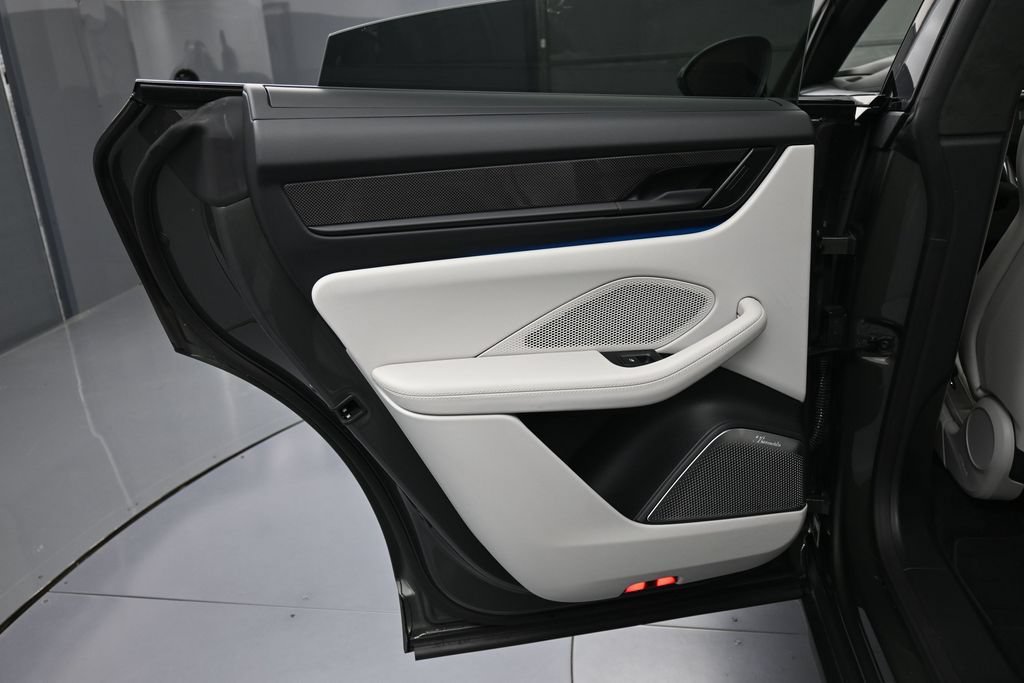 Certified 2025 Porsche Macan Turbo Electric AWD/4WD image 23