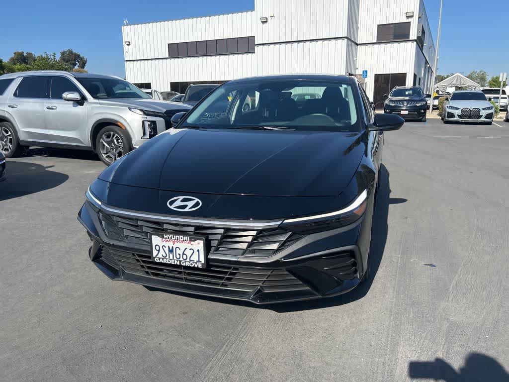 Certified 2025 Hyundai Elantra SE FWD image 5
