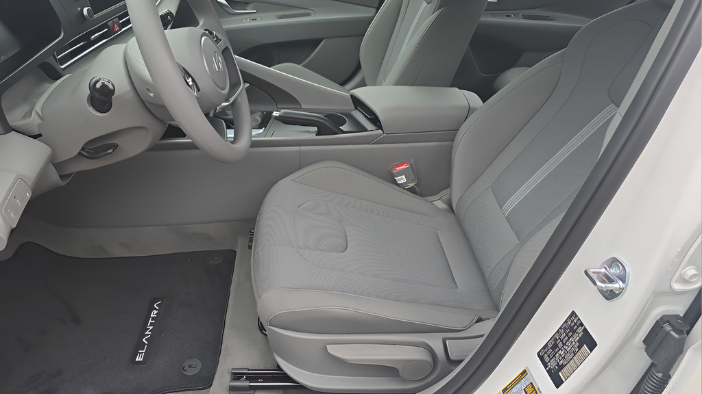 New 2026 Hyundai Elantra SE FWD image 14