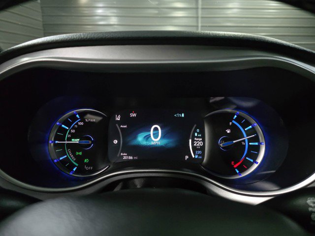 Used 2024 Chrysler Pacifica Limited image 26