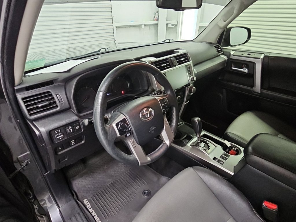 Used 2020 Toyota 4Runner SR5 Premium w/ Moonroof Package RWD image 11
