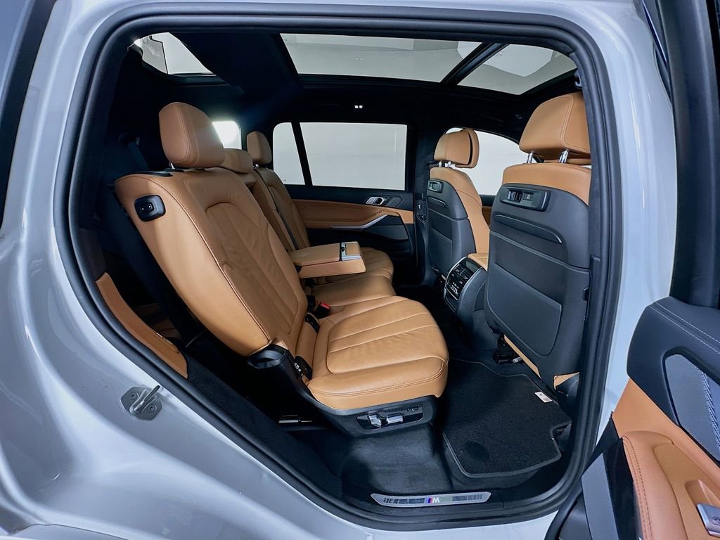 Used 2022 BMW X7 xDrive40i w/ M Sport Package image 29