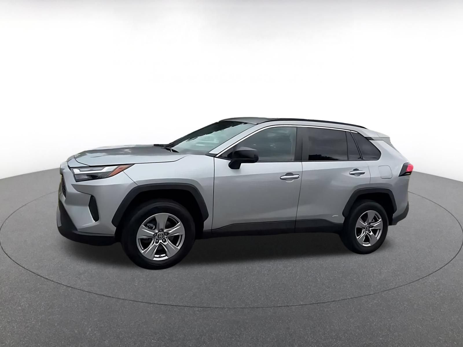 Used 2024 Toyota RAV4 LE AWD/4WD image 7