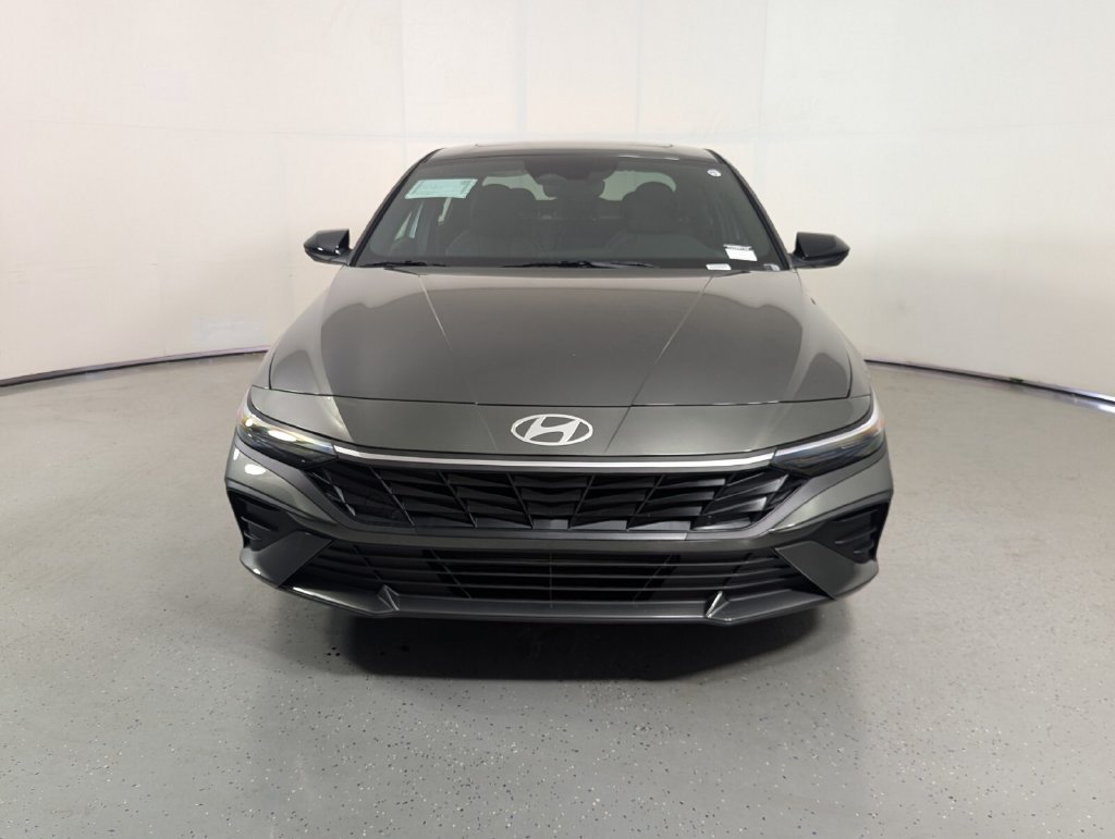 New 2026 Hyundai Elantra SEL Sport FWD image 2