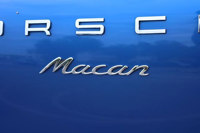 Used 2018 Porsche Macan Sport Edition AWD/4WD image 8