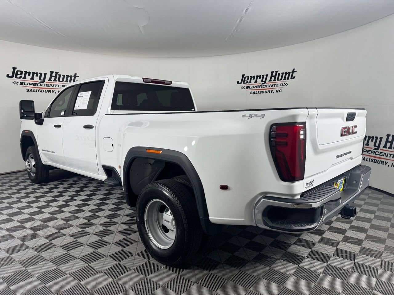 Used 2025 GMC Sierra 3500 Pro w/ 1SA Pro Safety Plus Package AWD/4WD image 8