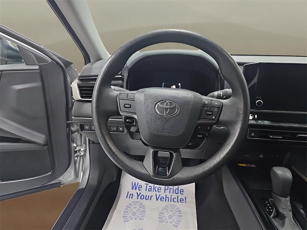 Used 2025 Toyota Camry LE image 22