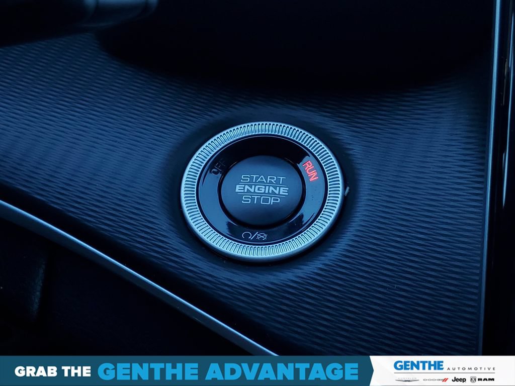 Used 2024 Jeep Grand Cherokee L Altitude AWD/4WD image 17