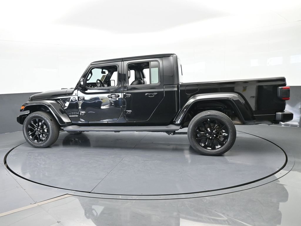 Used 2022 Jeep Gladiator Overland image 3