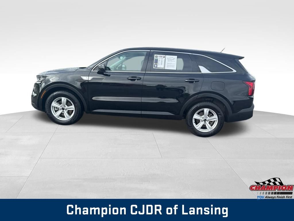 Used 2022 Kia Sorento LX FWD image 2