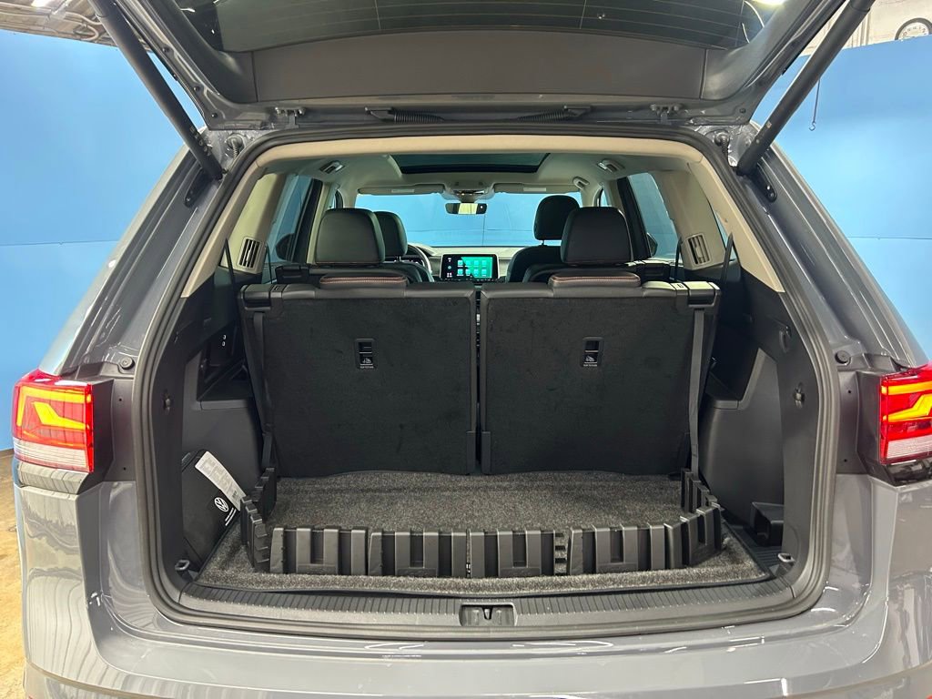 Used 2024 Volkswagen Atlas Peak Edition SE image 39