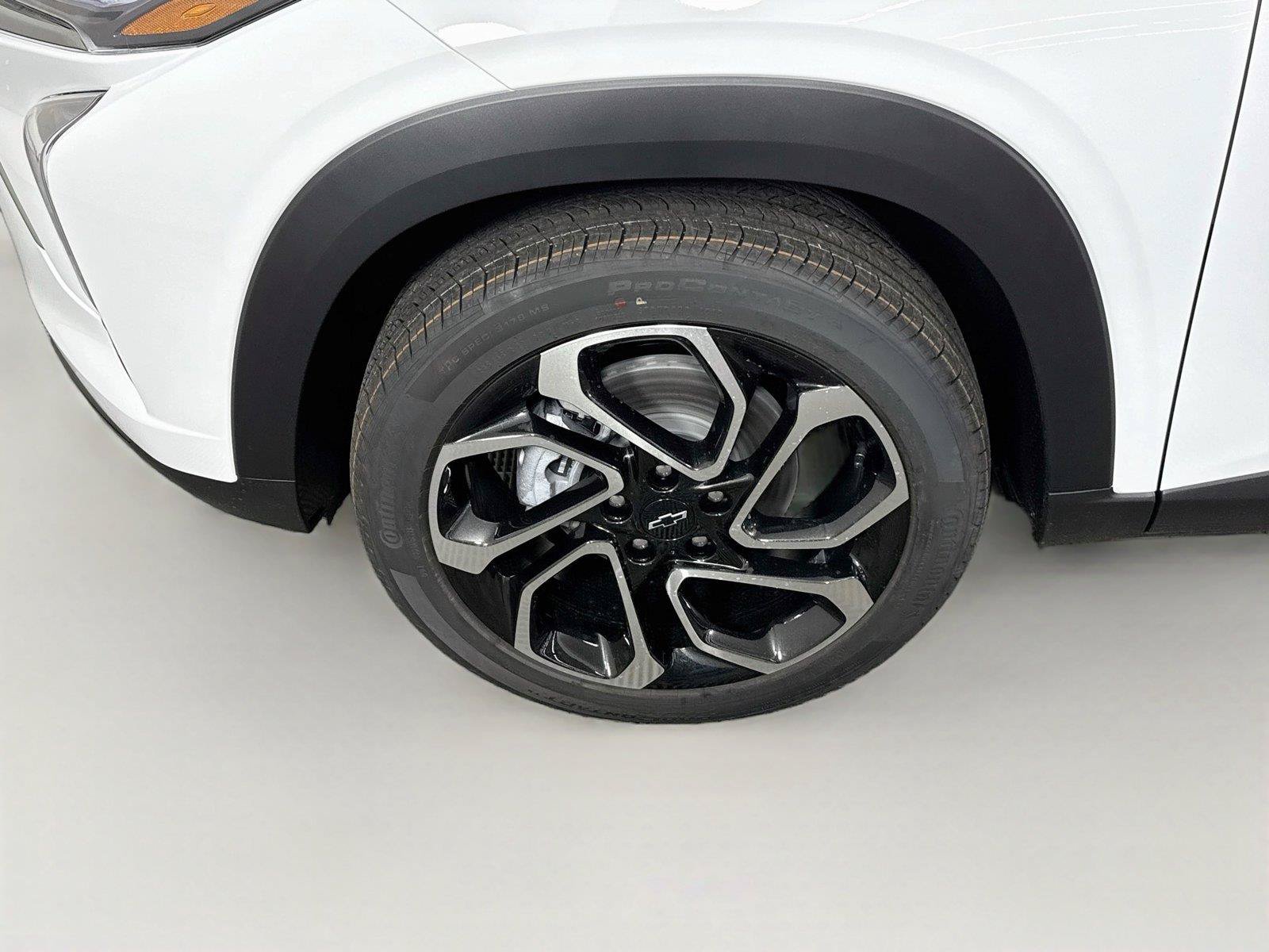 New 2026 Chevrolet Trax RS w/ Sunroof Package FWD image 23