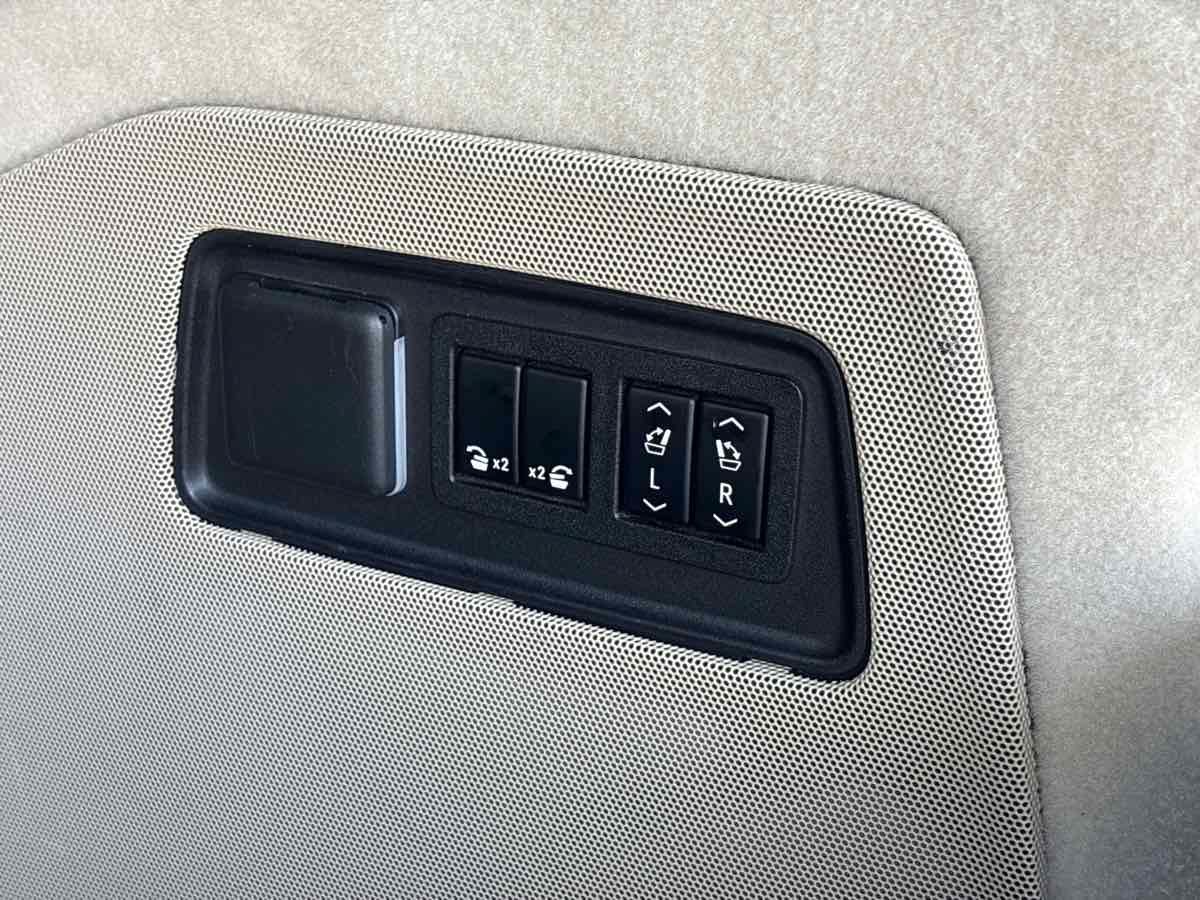 Used 2021 Cadillac Escalade ESV Premium Luxury w/ Driver Assist Tech Package RWD image 12