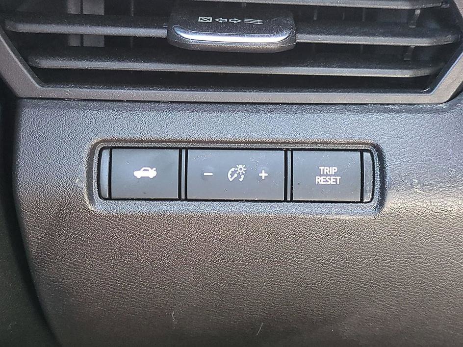Used 2024 Nissan Altima 2.5 SV FWD image 16