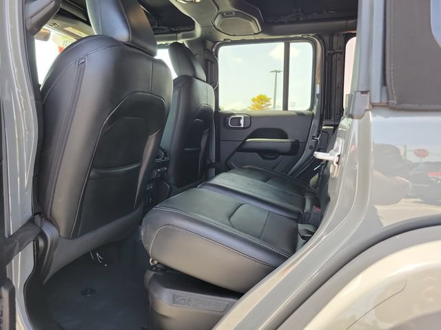 Used 2022 Jeep Wrangler Unlimited Sahara AWD/4WD image 11