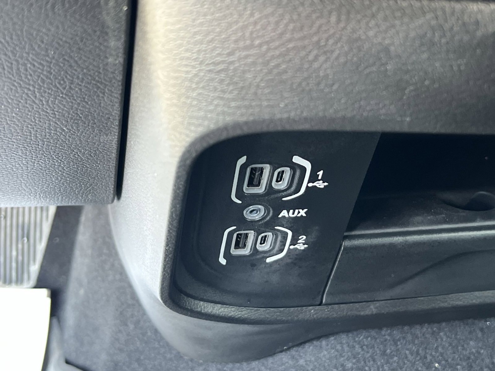 Used 2024 RAM 2500 Tradesman w/ Chrome Appearance Group image 32