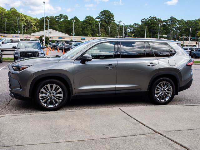 Used 2025 Toyota Grand Highlander AWD image 3