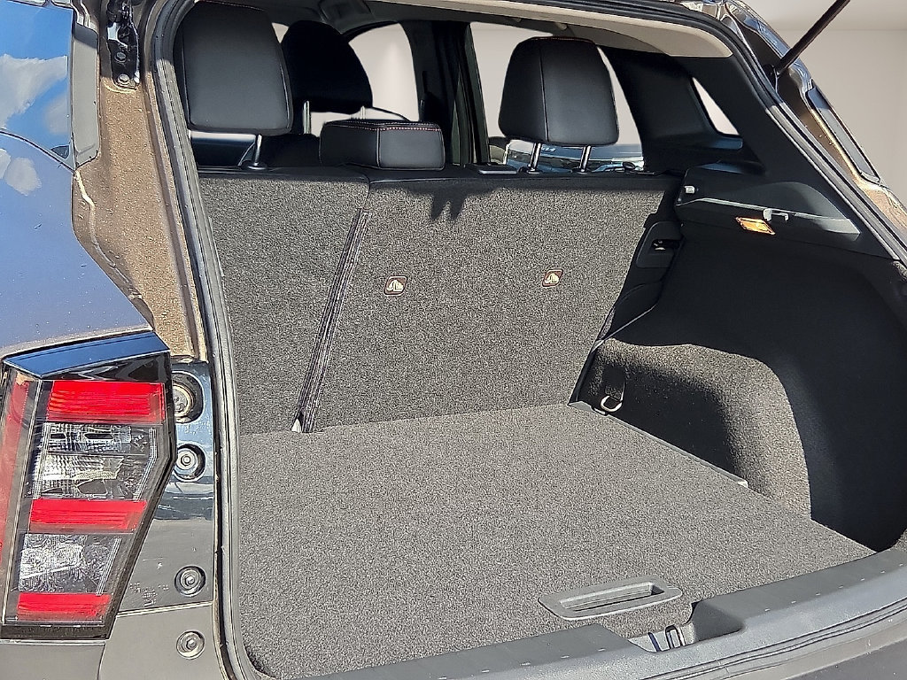 Used 2025 Nissan Kicks SR FWD image 10