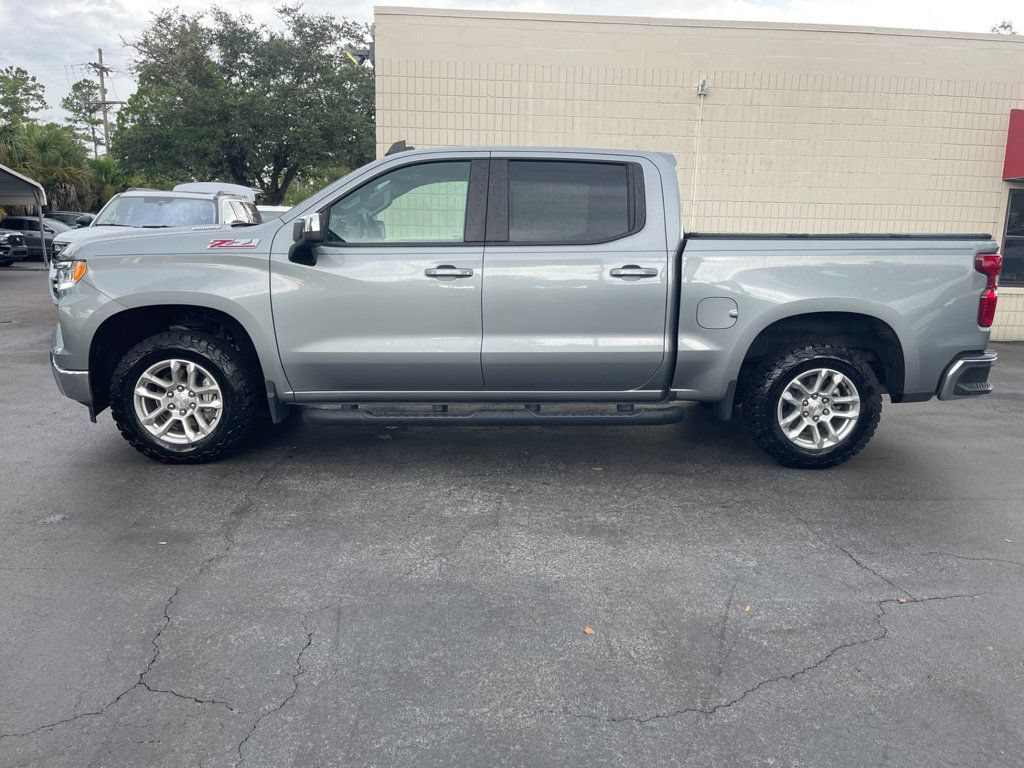Used 2024 Chevrolet Silverado 1500 LT w/ Z71 Off-Road Package AWD/4WD image 2