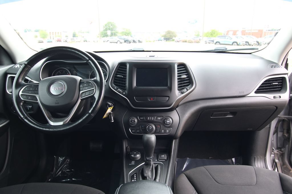 Used 2020 Jeep Cherokee Latitude w/ Cold Weather Group AWD/4WD image 41