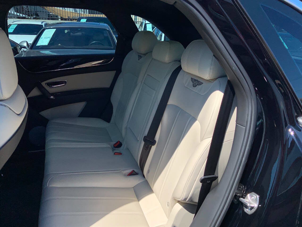 Used 2019 Bentley Bentayga AWD/4WD image 28