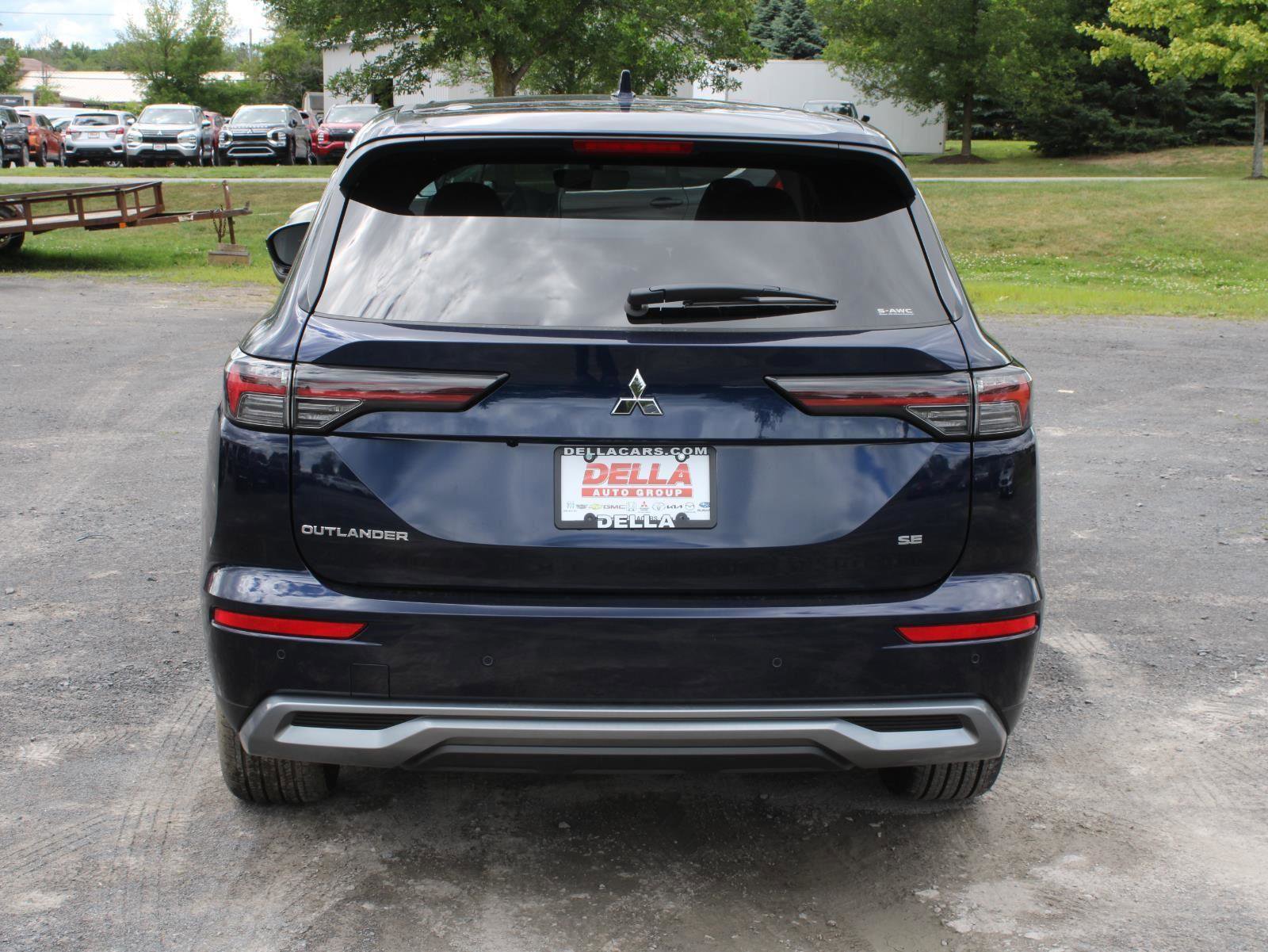 New 2025 Mitsubishi Outlander SE image 7