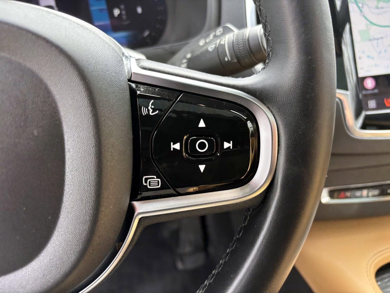 Used 2023 Volvo XC90 B6 Ultimate w/ Protection Package Premier image 19