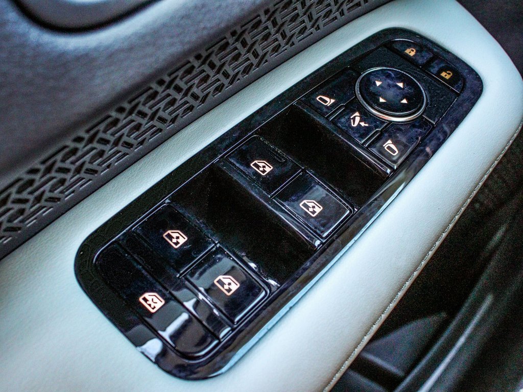 Used 2023 Nissan Ariya AWD image 10