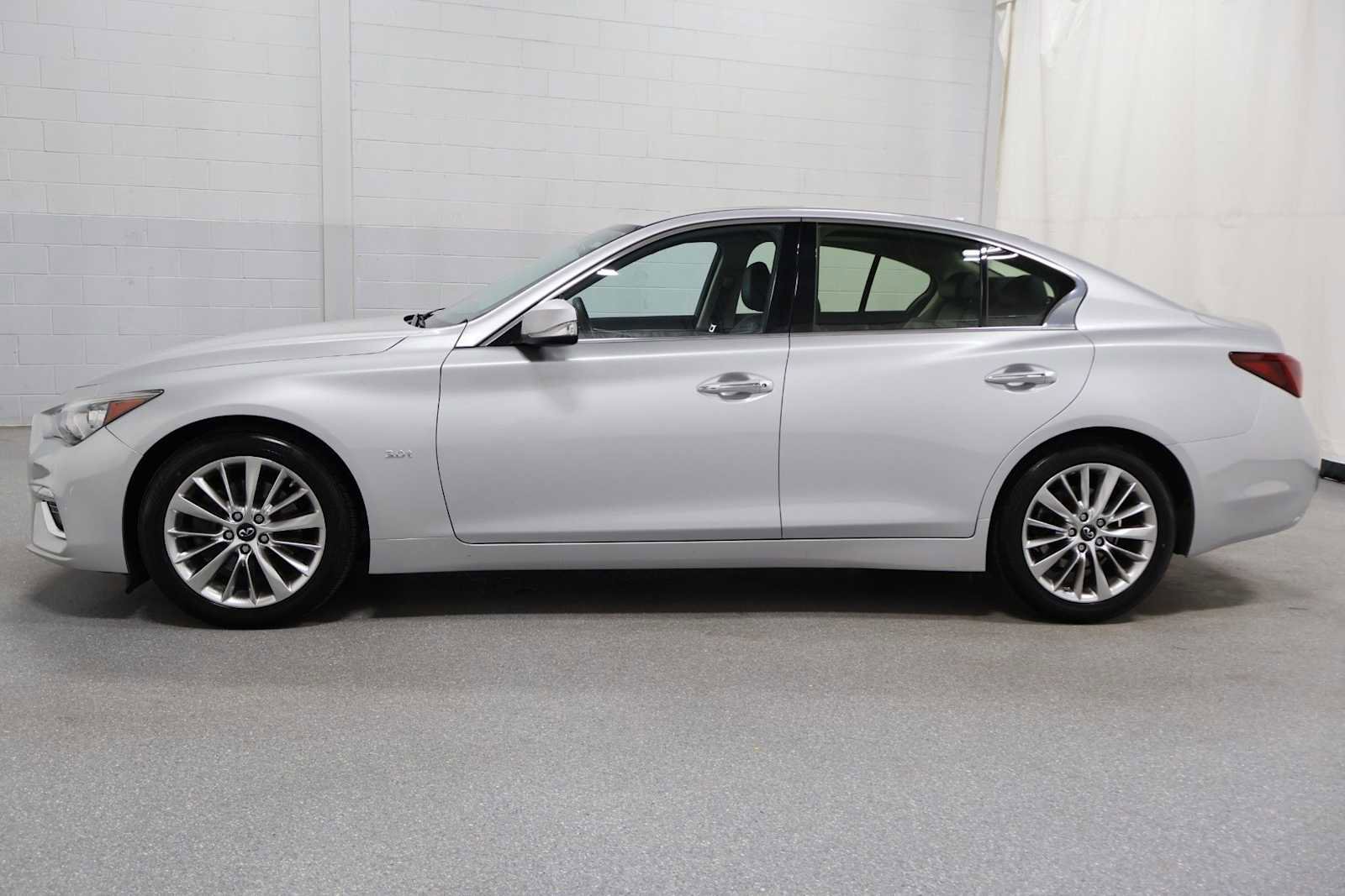 Used 2019 INFINITI Q50 Luxe w/ Essential Package (3.0T Luxe) AWD/4WD image 2
