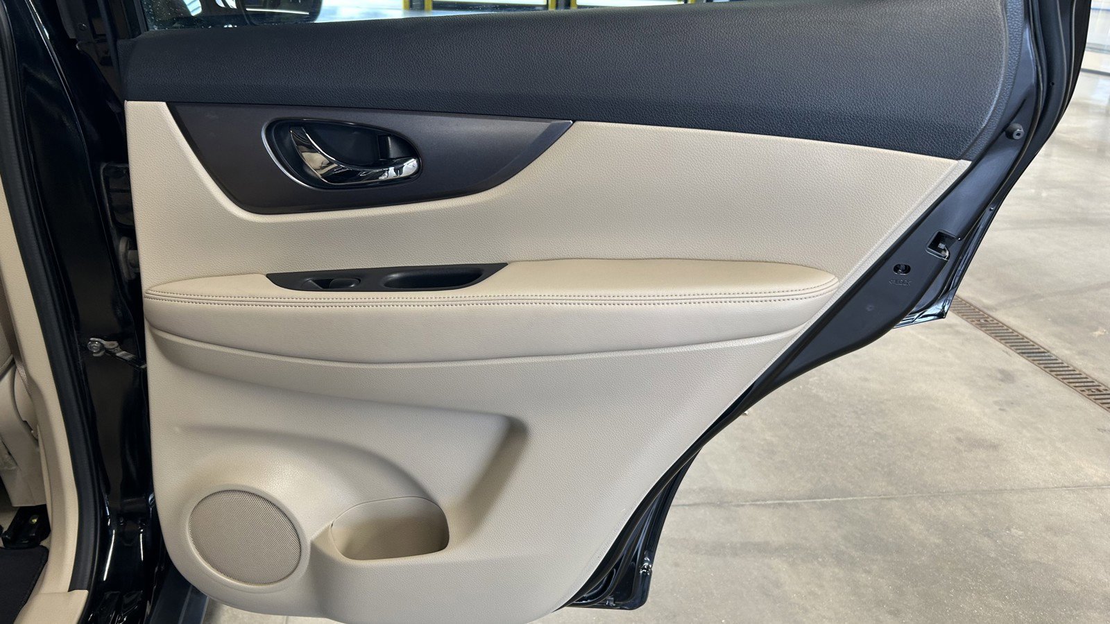 Used 2015 Nissan Rogue SV image 15