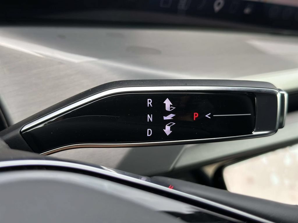 New 2027 Cadillac Vistiq Sport w/ LPO, Floor Liner Package AWD/4WD image 17
