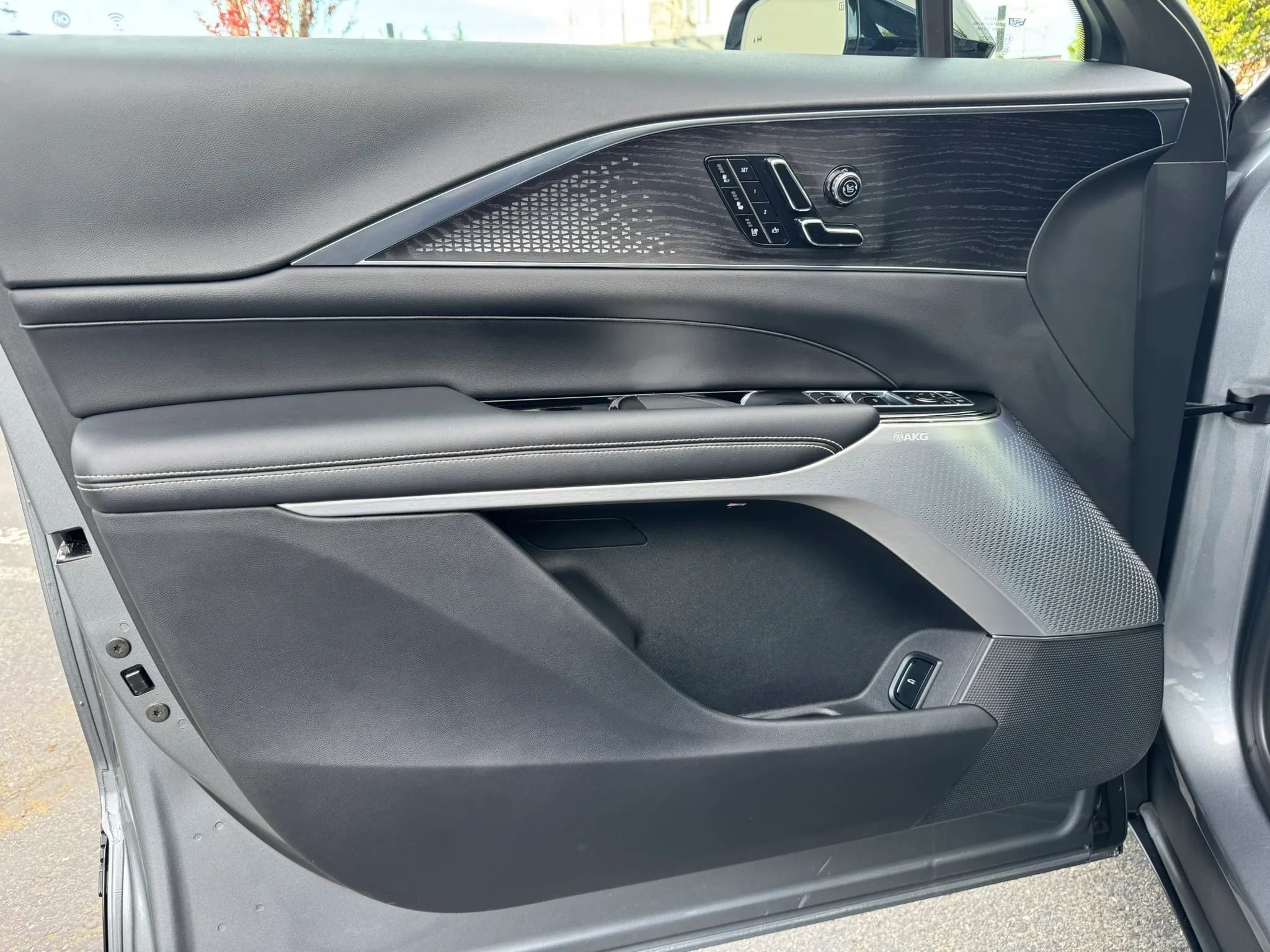 Used 2023 Cadillac Lyriq AWD image 40