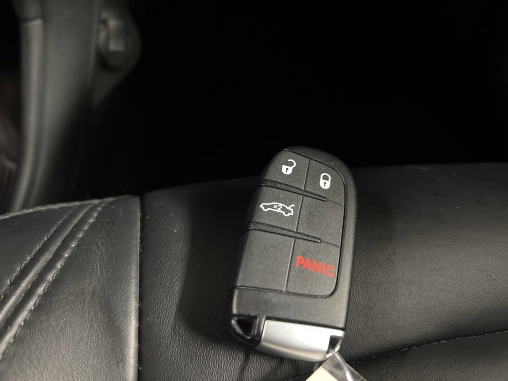 Used 2017 Chrysler 200 Limited Platinum image 30