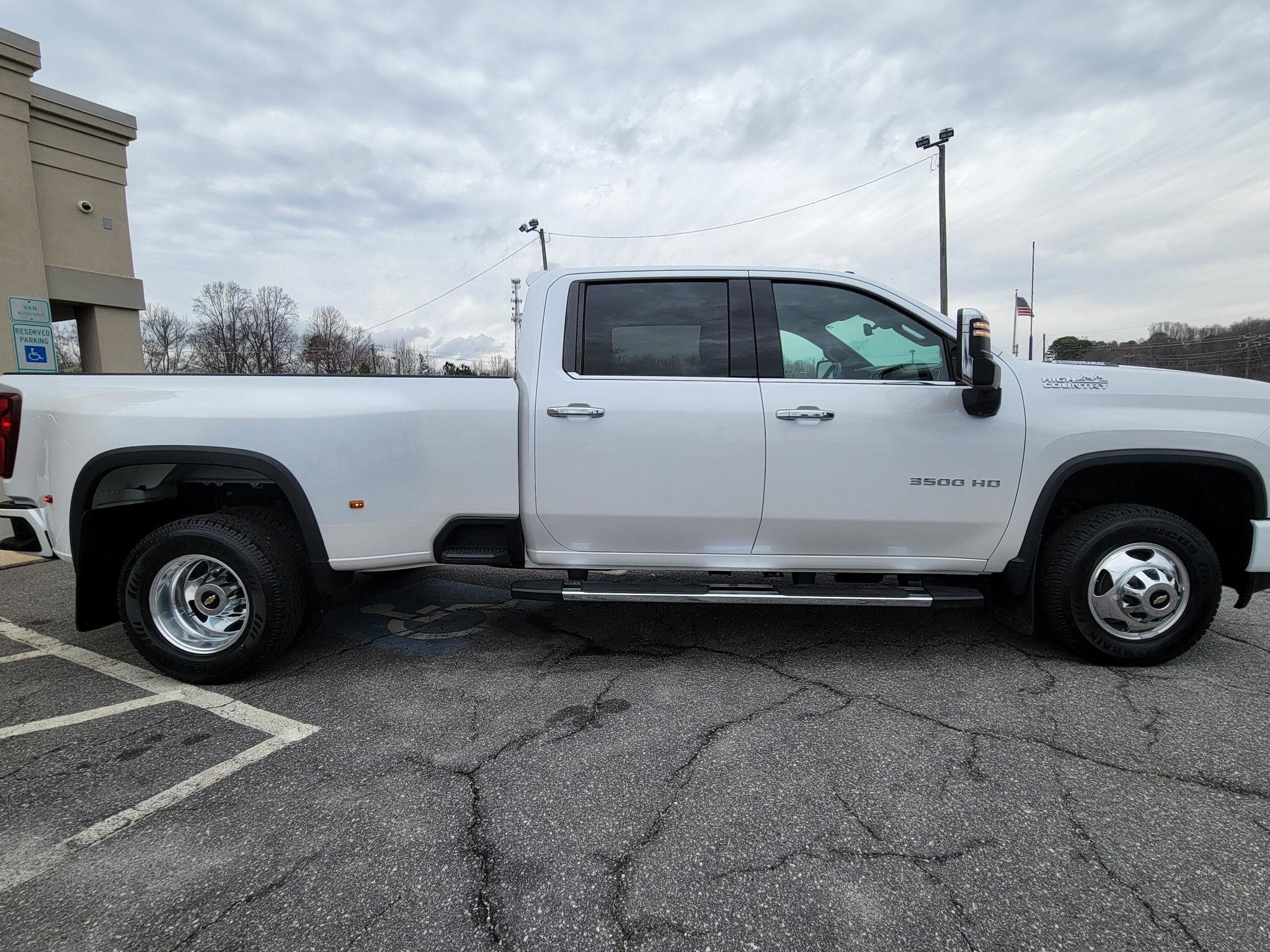 Used 2020 Chevrolet Silverado 3500 High Country image 20