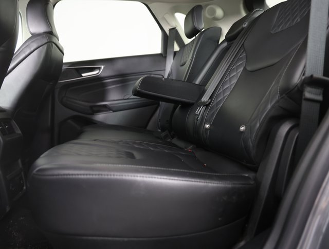 Used 2024 Ford Edge Titanium image 2