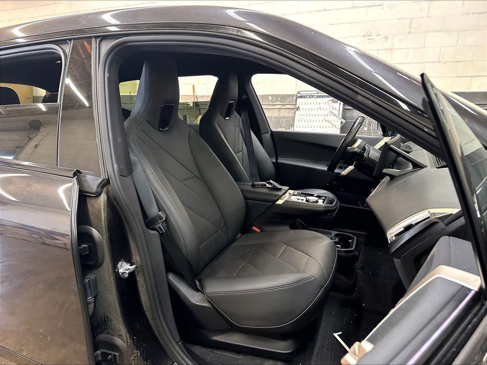 Used 2024 BMW iX xDrive50 w/ Sport Package AWD/4WD image 10