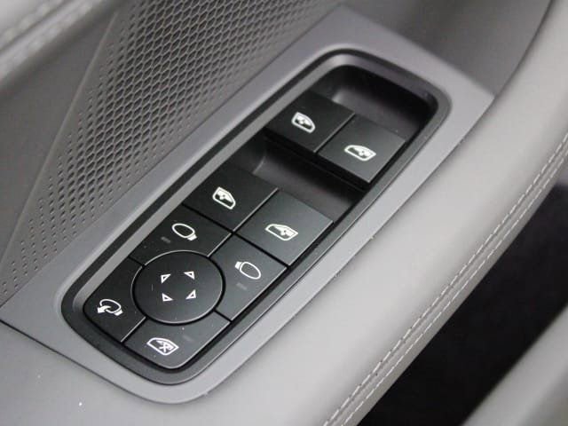 New 2024 Porsche Taycan 4S image 25