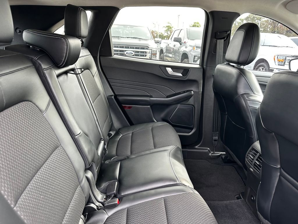 Used 2023 Ford Escape SE image 28