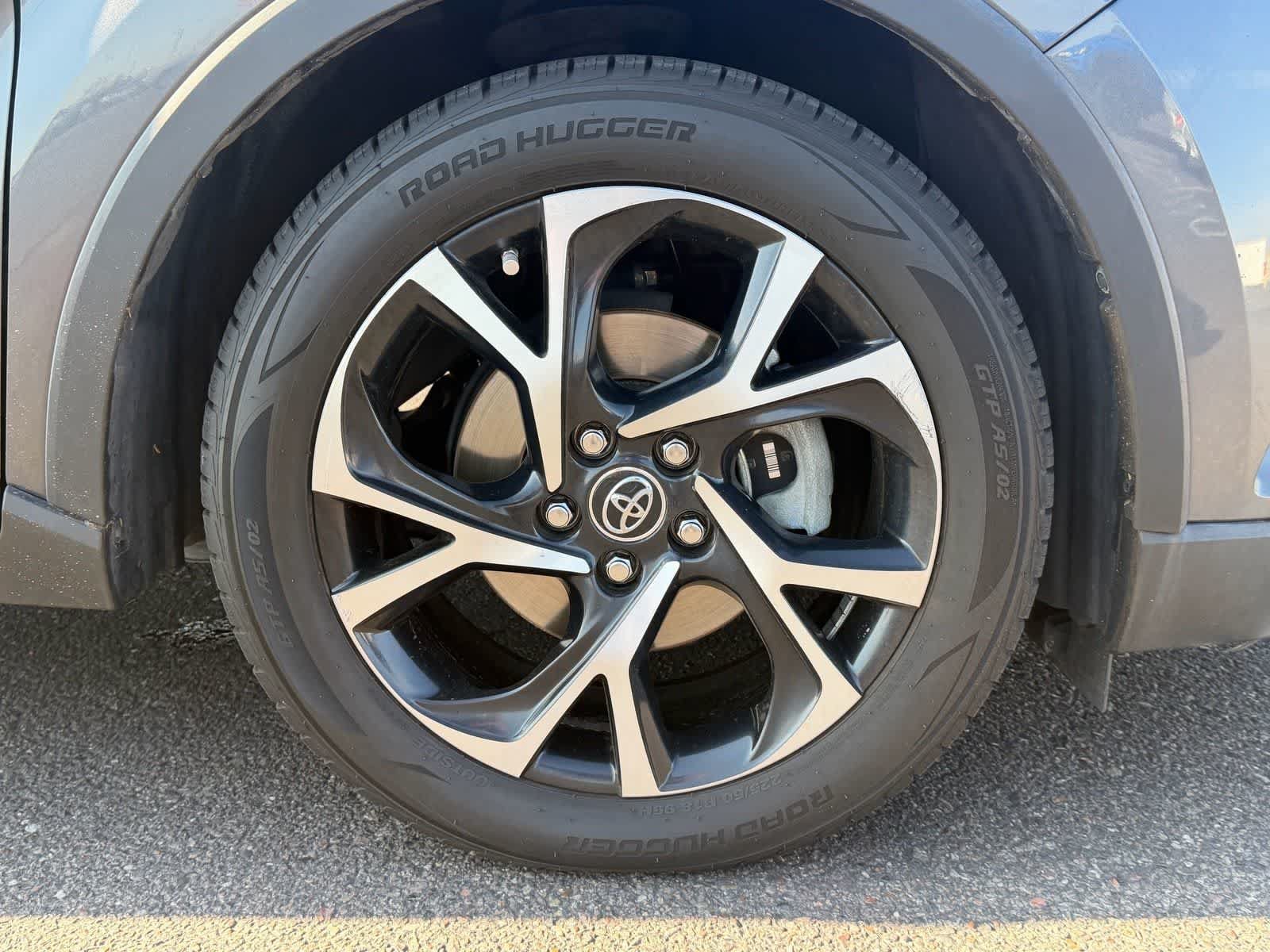 Used 2018 Toyota C-HR XLE FWD image 10