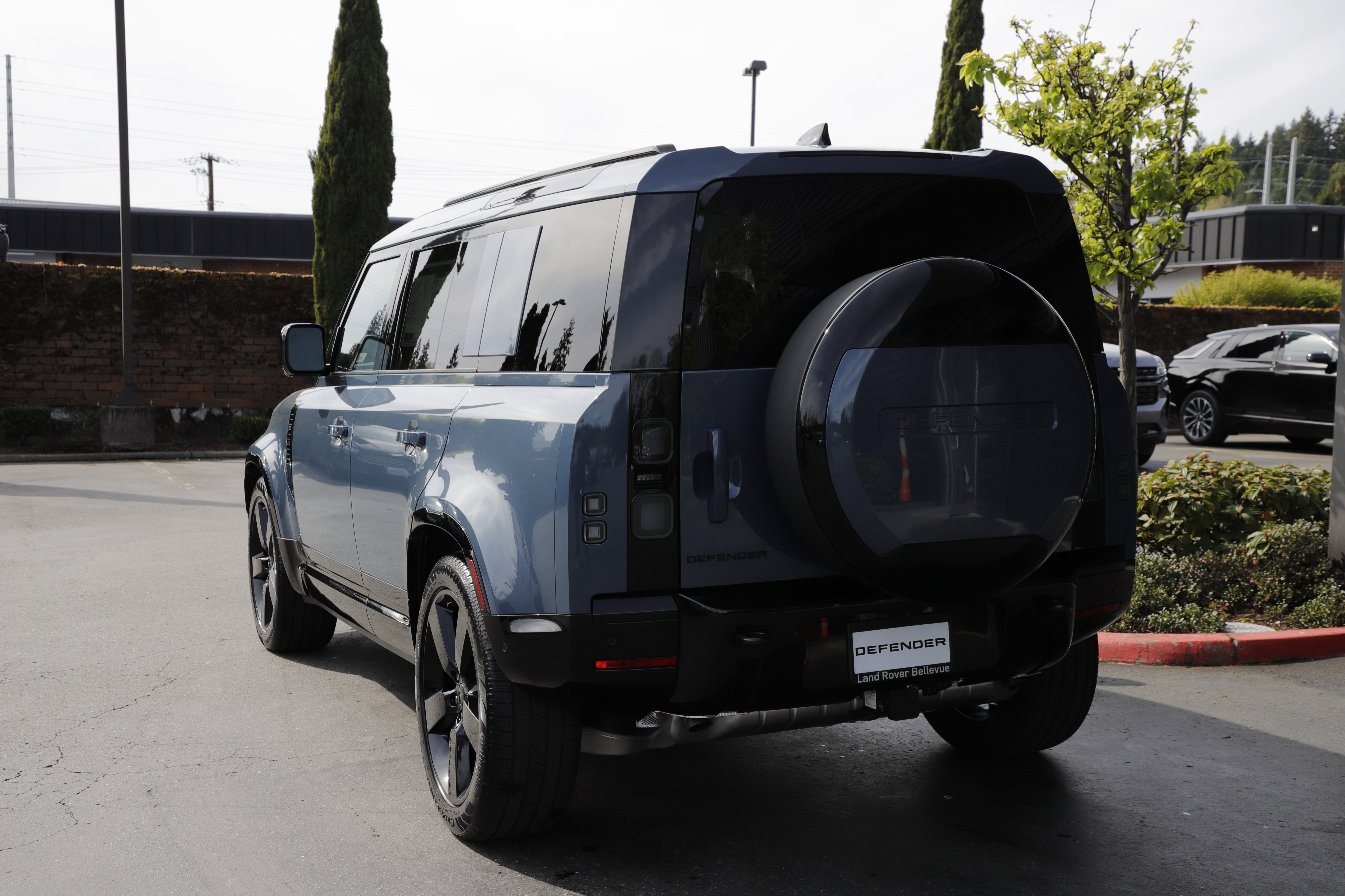 New 2026 Land Rover Defender 110 X-Dynamic SE image 6