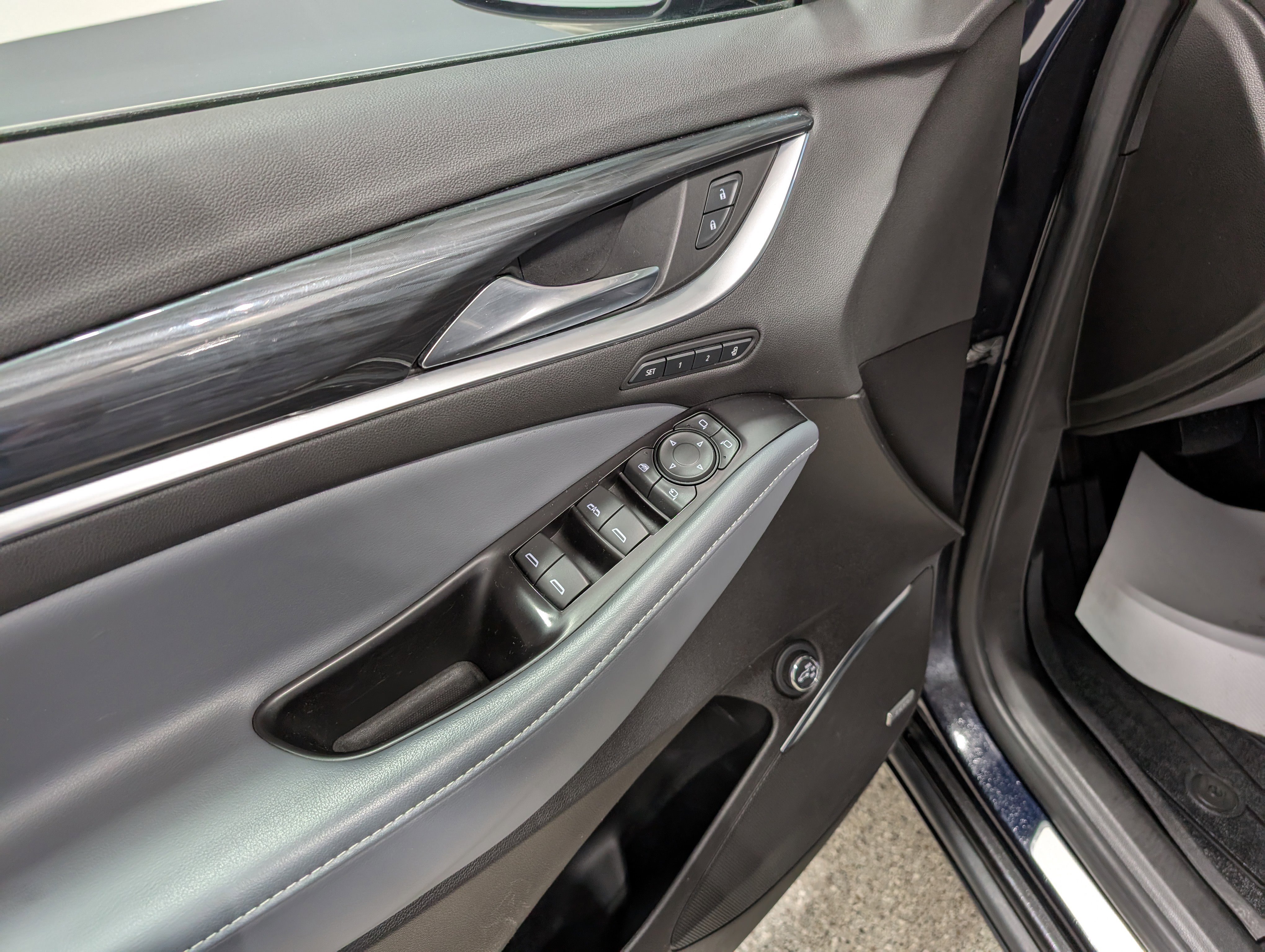 Used 2020 Buick Enclave Premium w/ Sun and Sites Package image 13