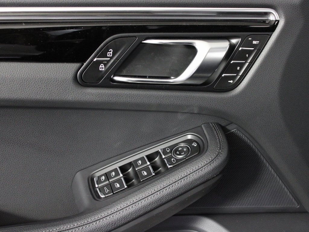 Used 2025 Porsche Macan image 15