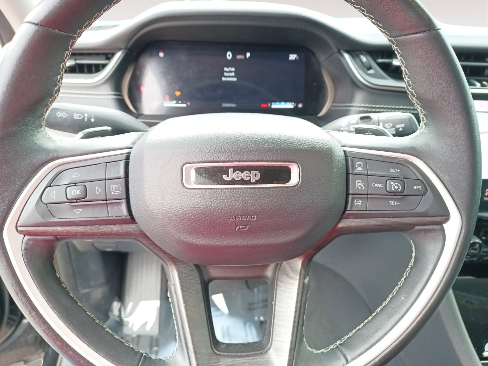 Certified 2022 Jeep Grand Cherokee L Limited w/ Black Appearance Package image 13