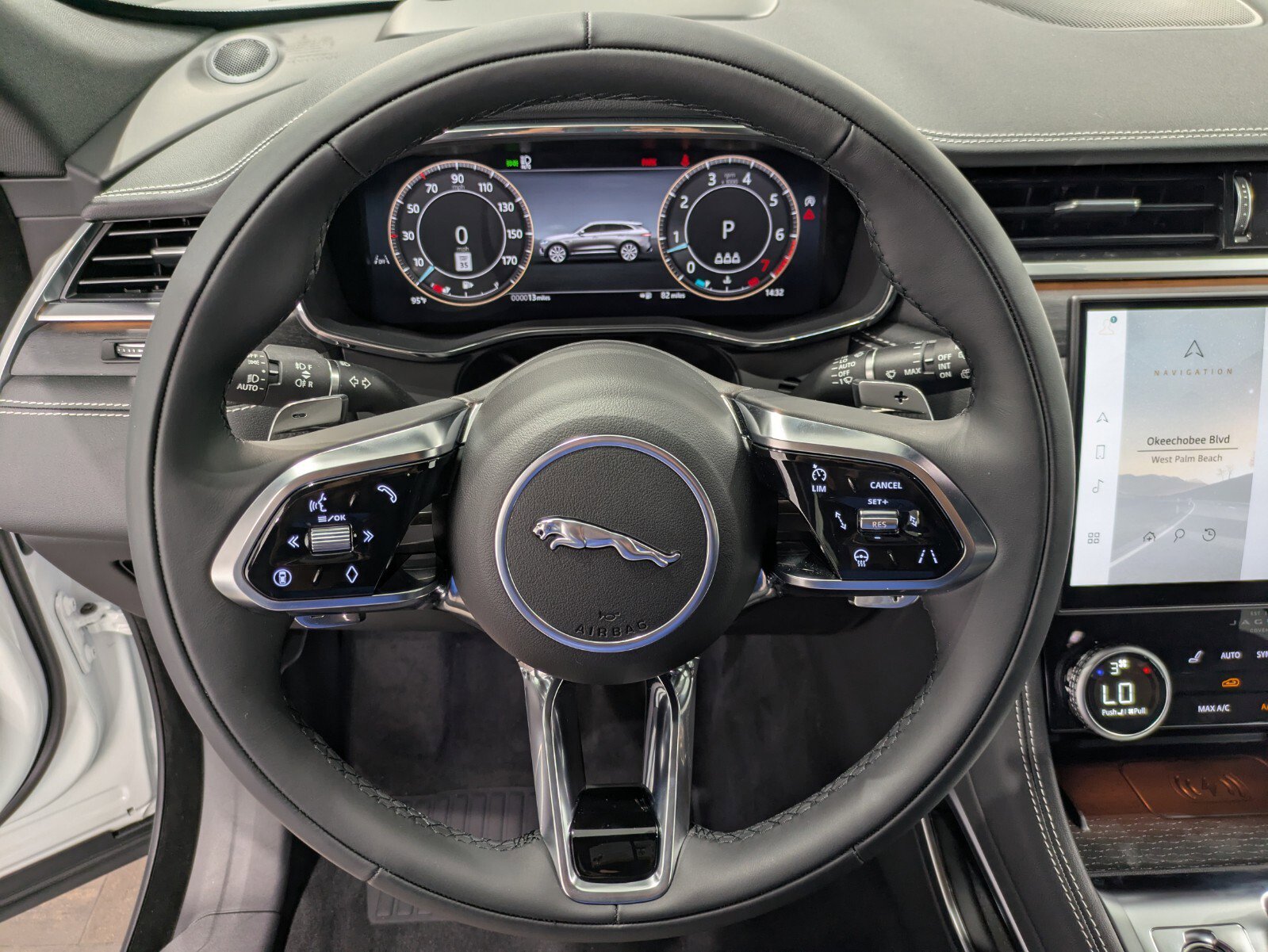 New 2026 Jaguar F-PACE R-Dynamic S image 15