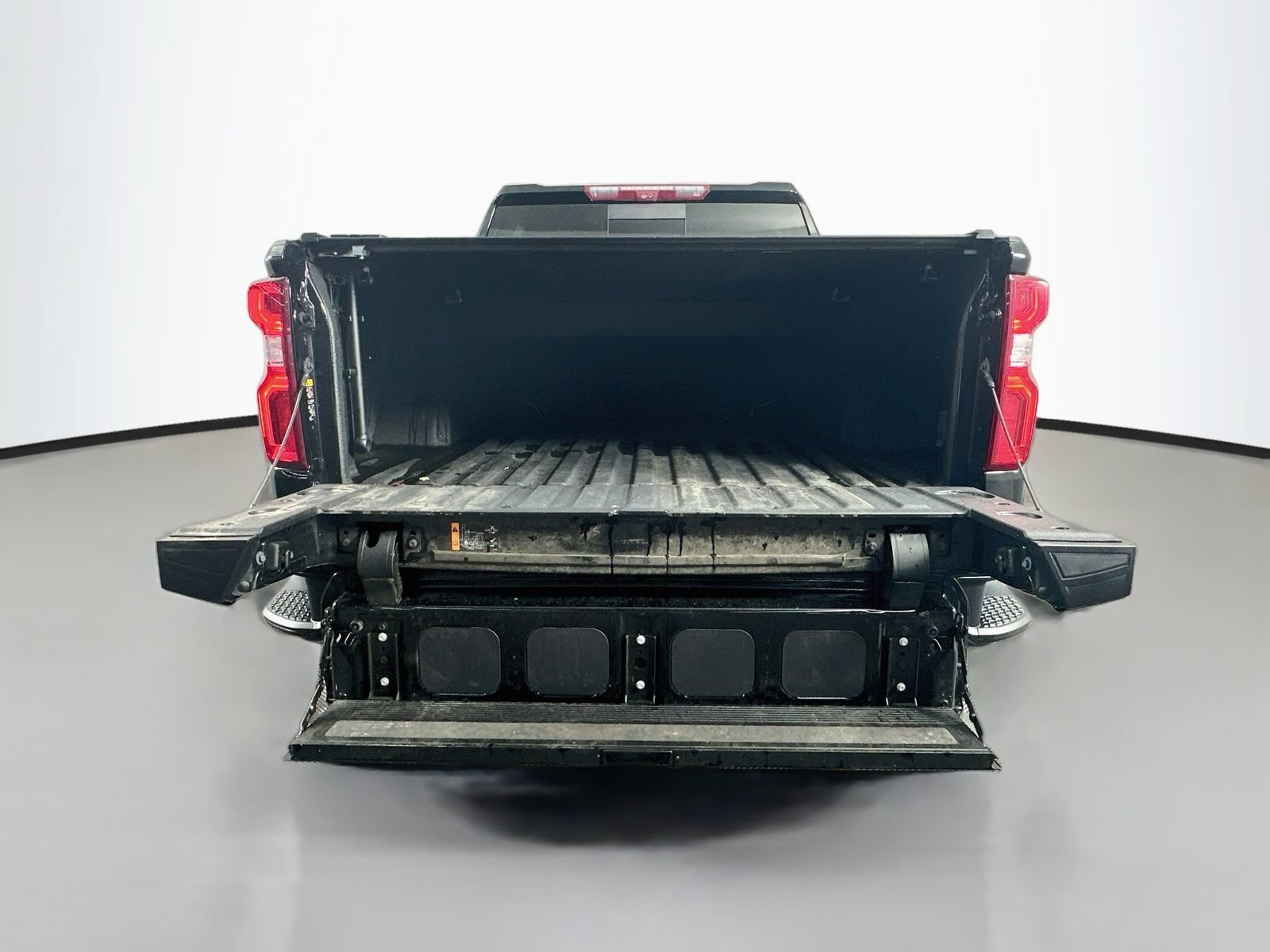 Used 2024 Chevrolet Silverado 1500 High Country w/ Technology Package AWD/4WD image 28