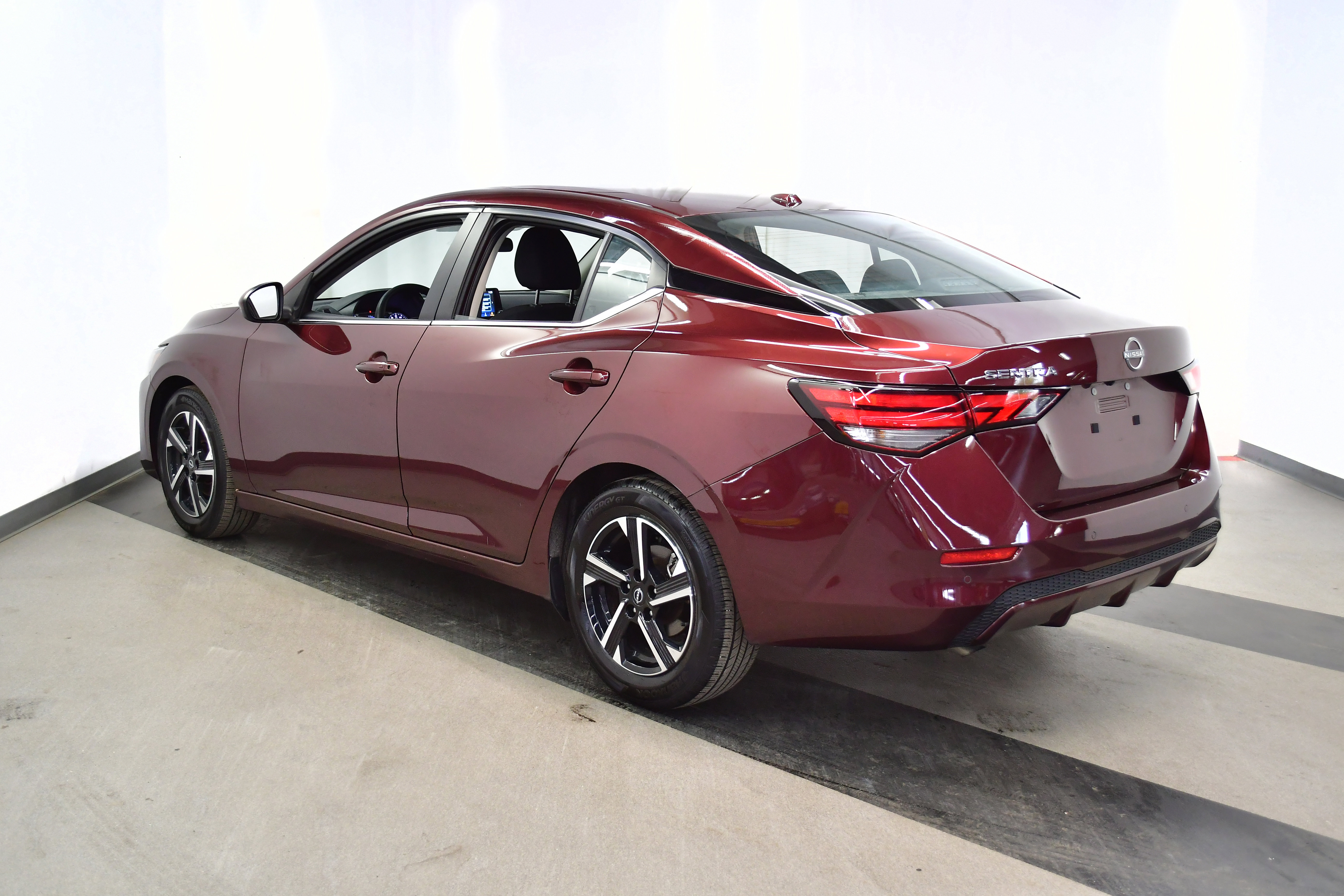 Used 2025 Nissan Sentra SV FWD image 5