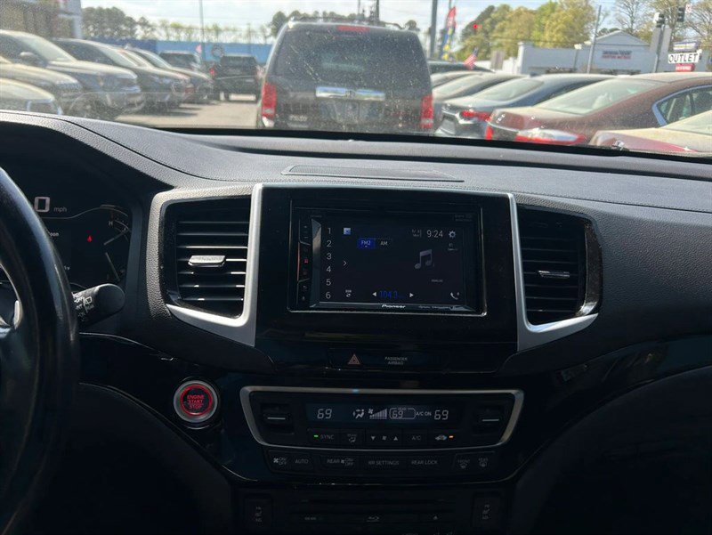 Used 2016 Honda Pilot Touring image 8