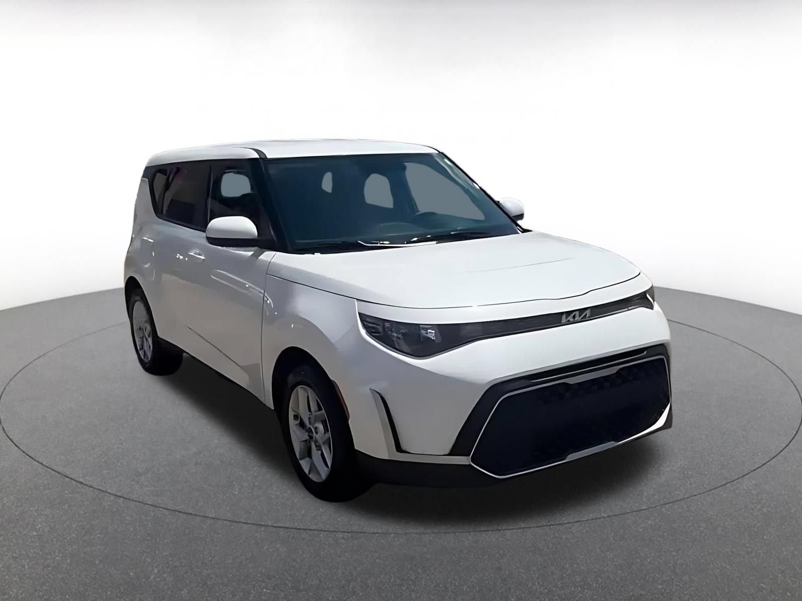 Used 2025 Kia Soul LX w/ LX Technology Package FWD image 3