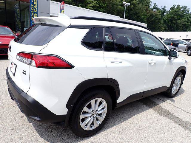 Certified 2024 Toyota Corolla Cross LE w/ Moonroof Package AWD/4WD image 4